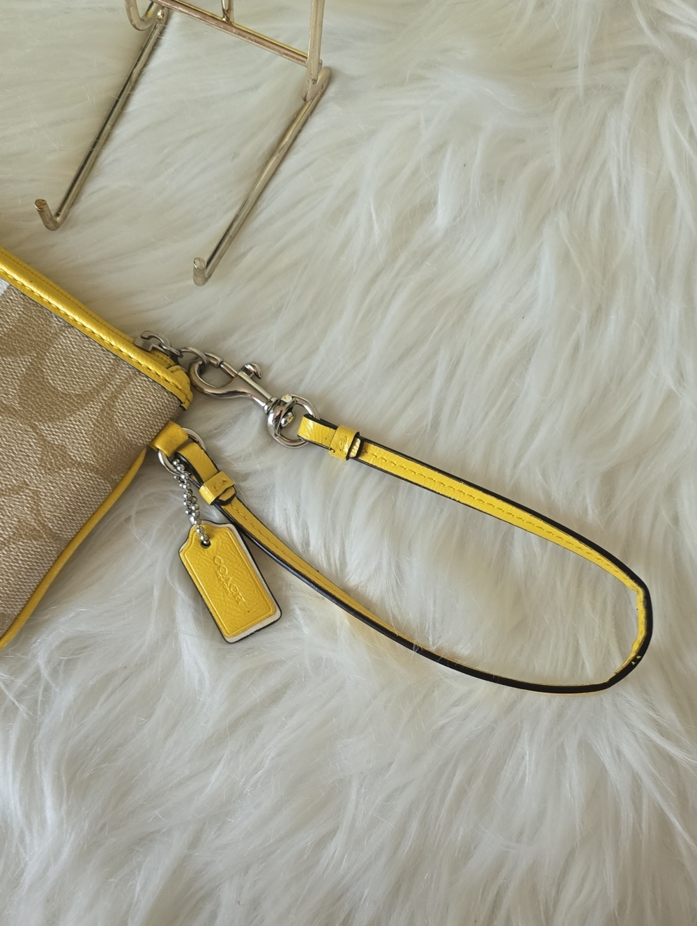 Coach Beige Signature Canvas Wristlet with Yellow Stripe And Hangtag - Picture 4 of 15